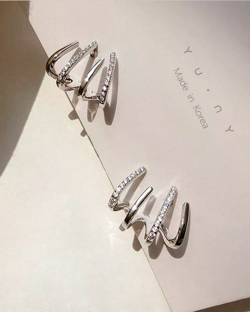 Brincos Geométricos com Zircônia Brilhante – Design Coreano