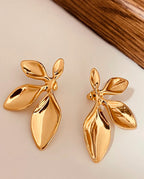 Brinco Feminino De Folhas Texturizada Banhado A Cobre Dourado Ou Prata