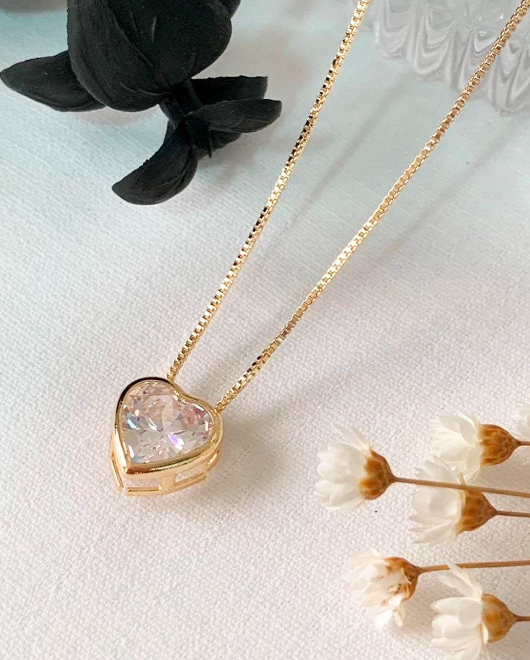 Colar Choker Feminino Coração Ponto De Luz Folheado A Ouro 18k