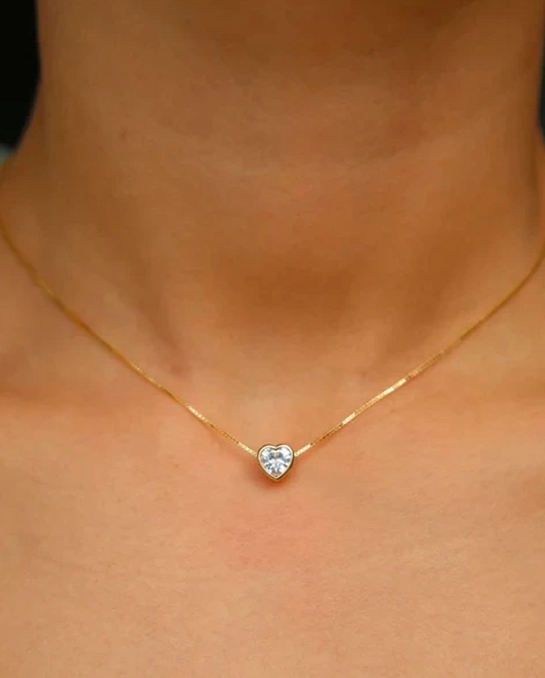 Colar Choker Feminino Coração Ponto De Luz Folheado A Ouro 18k