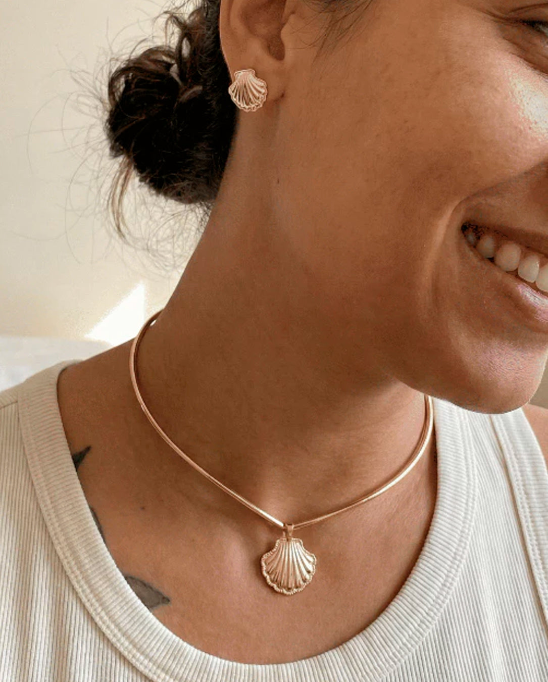Kit Choker Ajustável e Brincos Concha Folheados Antialérgico Dourado e Prata