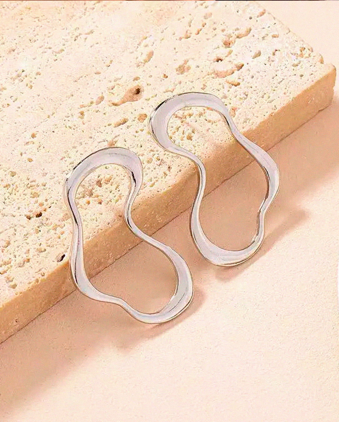 Par de Brincos Orgânicos Coração Minimalistas Dourado ou Prata