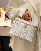 Bolsa Necessaire Tweed Feminina Com Zíper E Alça em Courinho