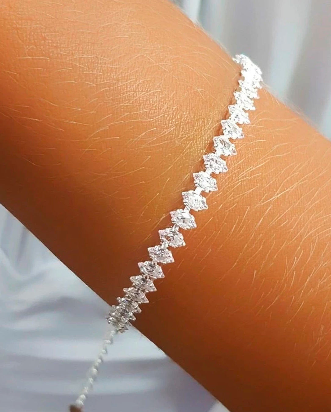 Pulseira Feminina Cravejada De Zircônia Banhada A Prata 925