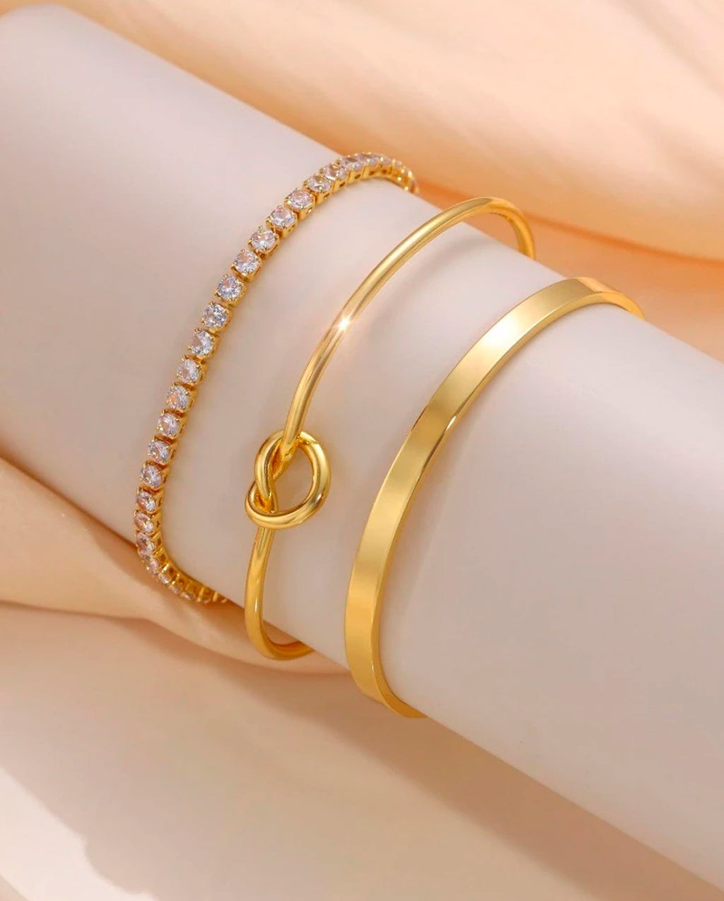 Kit Bracelete Nó Delicado + Bracelete Feminino Liso + Pulseira cravejada de Zircônia Banhada A Ouro 18k