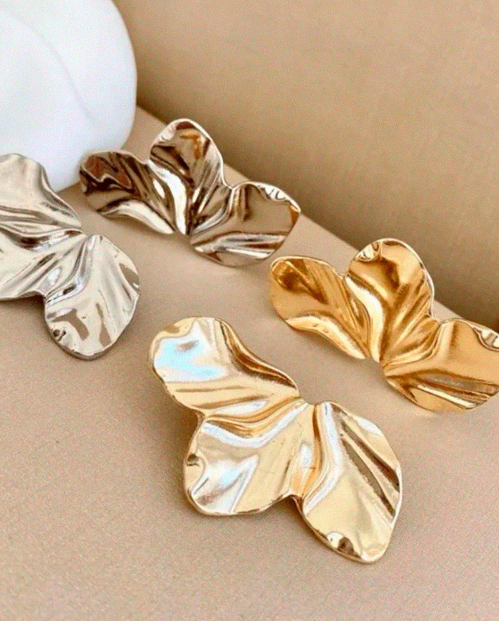 Brinco Feminino Pétala de Flor Folheados Orgânico Ouro e Prata