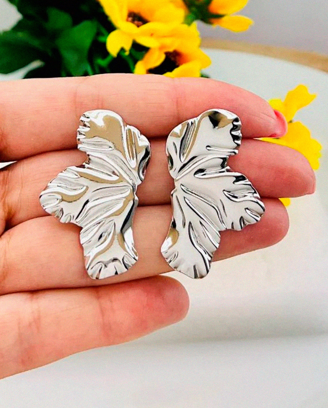 Brinco Feminino Pétala de Flor Folheados Orgânico Ouro e Prata