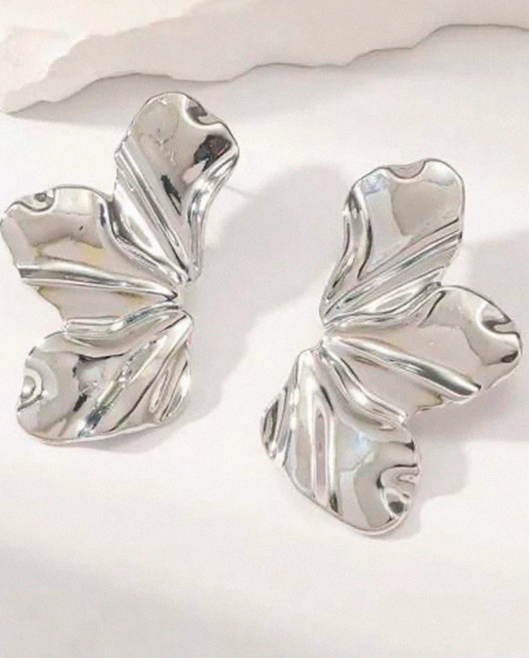 Brinco Feminino Pétala de Flor Folheados Orgânico Ouro e Prata