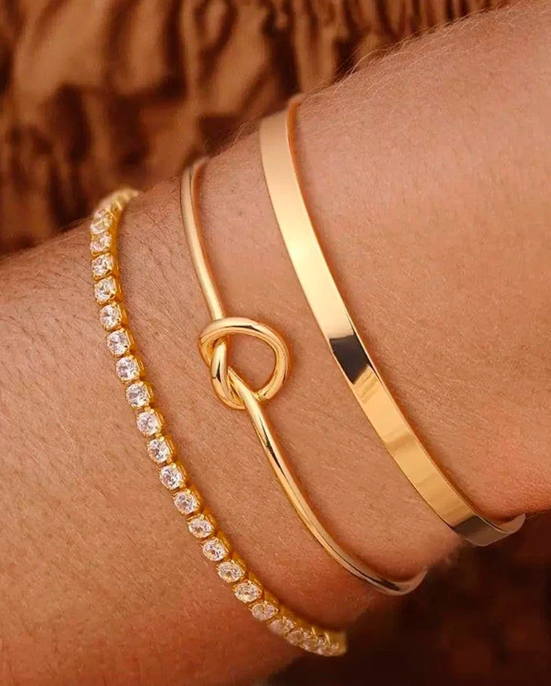 Kit Bracelete Nó Delicado + Bracelete Feminino Liso + Pulseira cravejada de Zircônia Banhada A Ouro 18k
