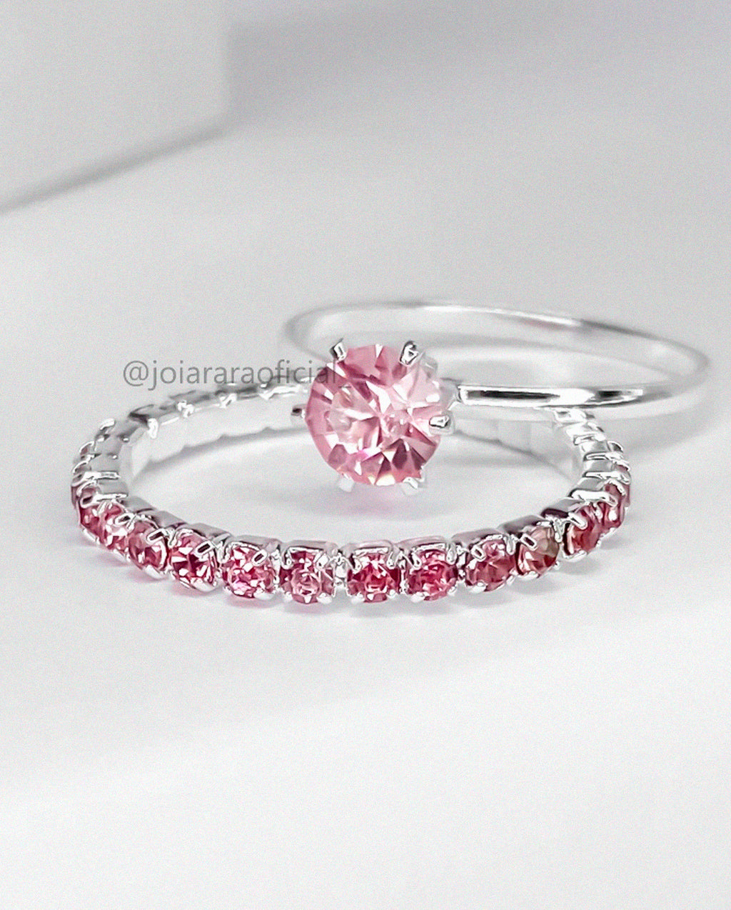 Kit 2 Anéis Banhados – Solitário e Aparador com Strass Rosa Bebê