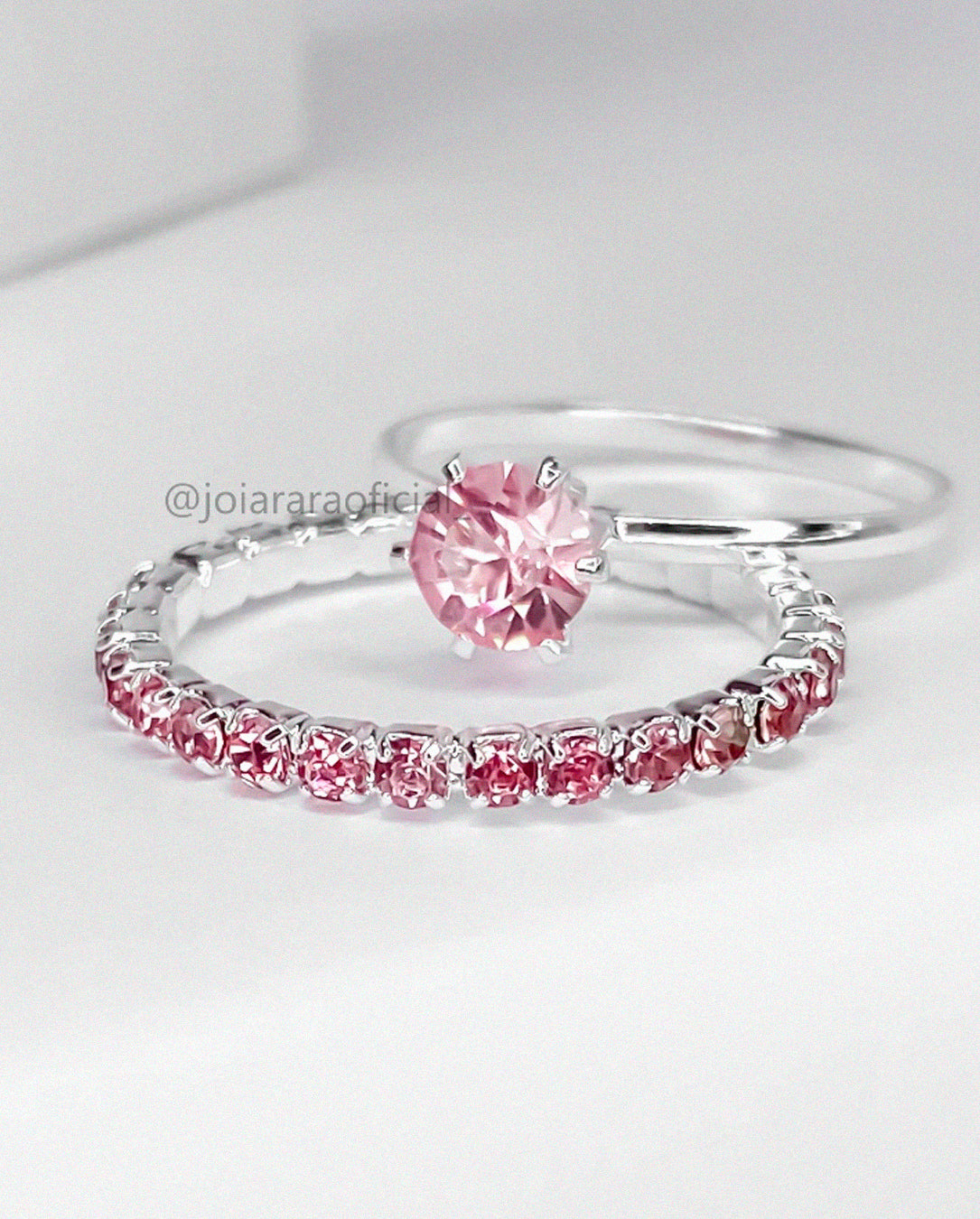 Kit 2 Anéis Banhados – Solitário e Aparador com Strass Rosa Bebê
