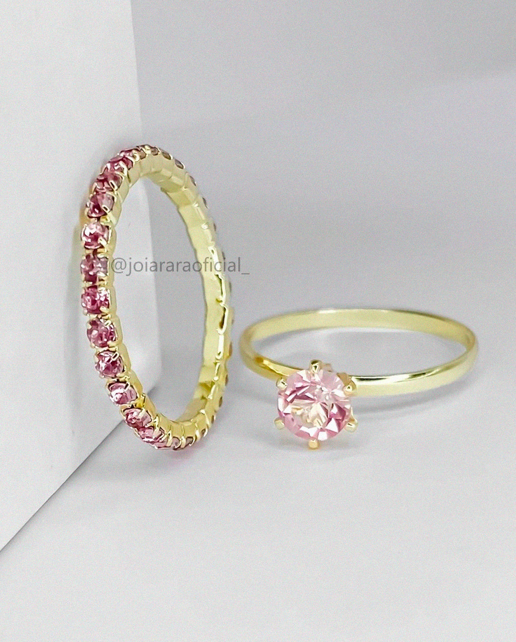 Kit 2 Anéis Banhados – Solitário e Aparador com Strass Rosa Bebê