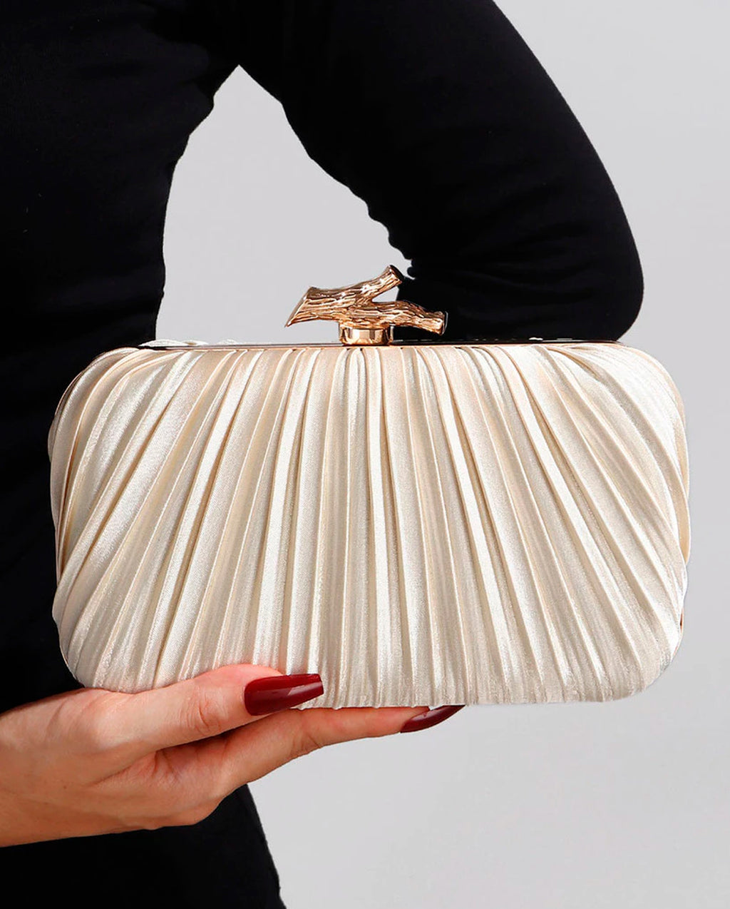 Bolsa Feminina Clutch De Festa Com Acabamento Em Cetim Plissado Bege Dourado