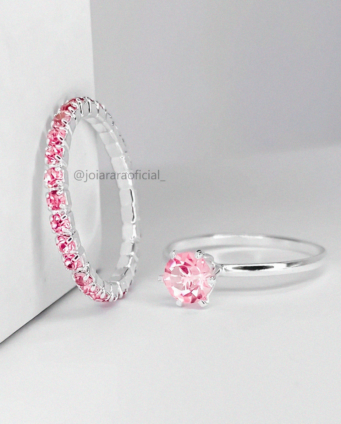 Kit 2 Anéis Banhados – Solitário e Aparador com Strass Rosa Bebê
