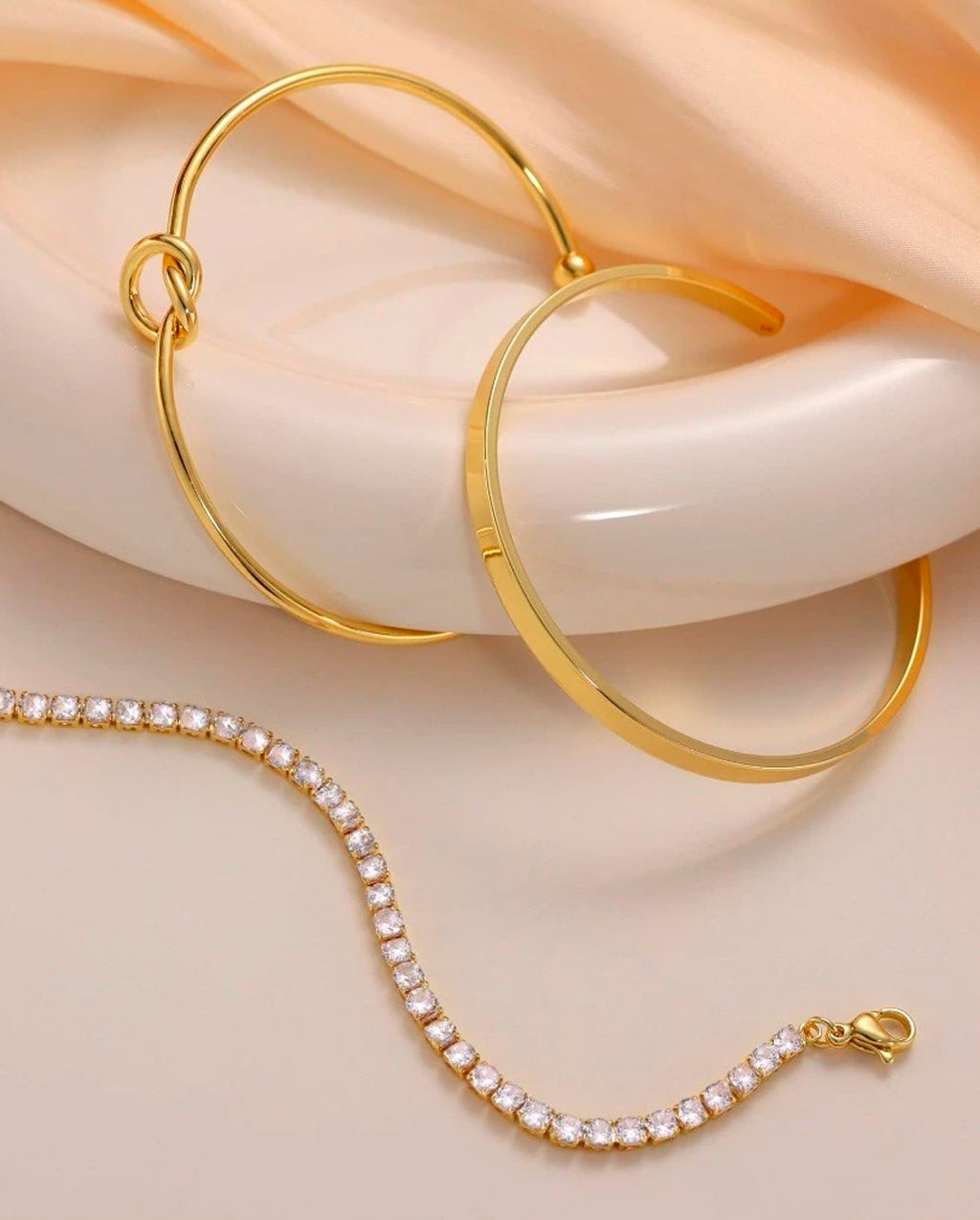 Kit Bracelete Nó Delicado + Bracelete Feminino Liso + Pulseira cravejada de Zircônia Banhada A Ouro 18k