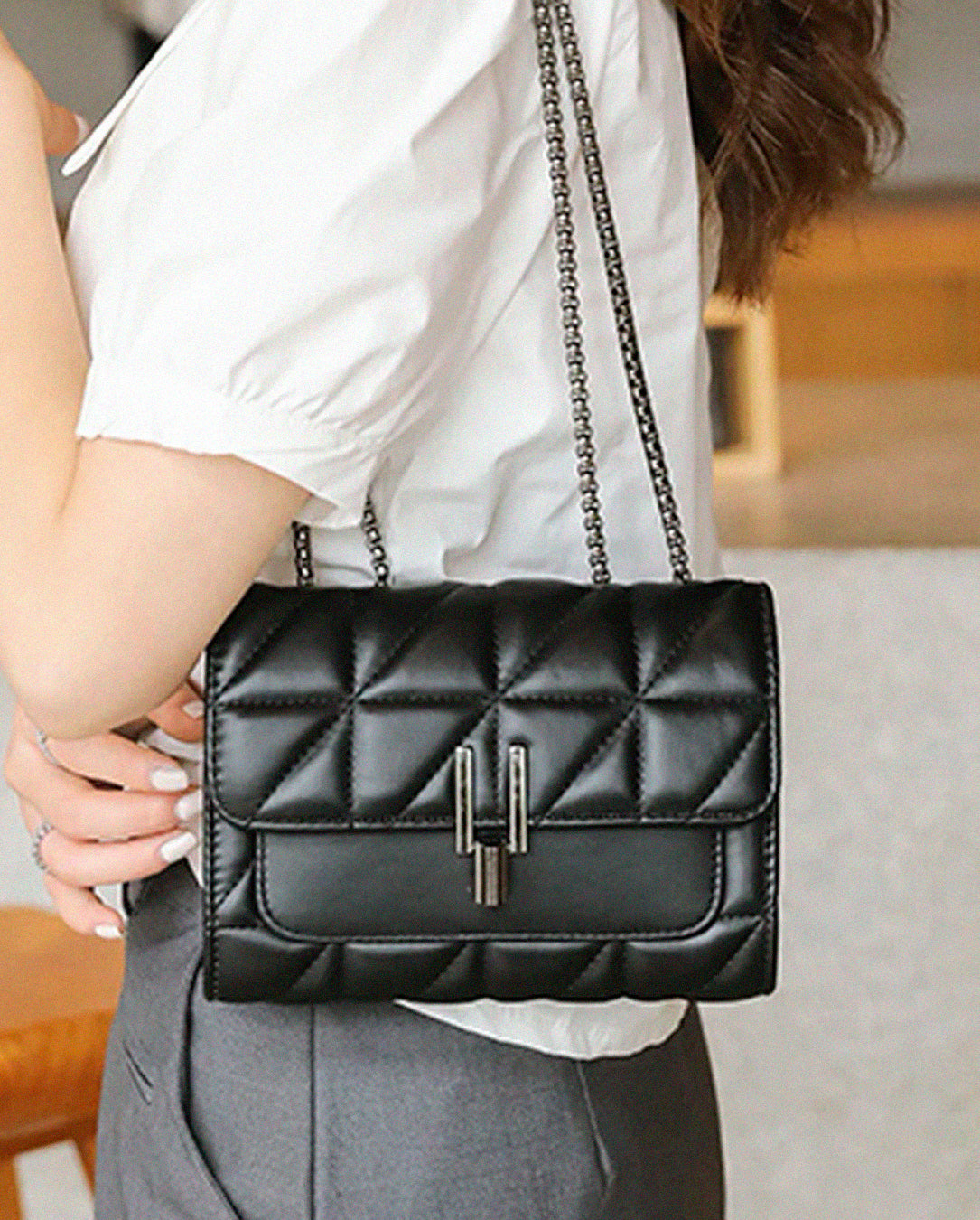 Bolsa Transversal Modelo Helô Fashion Ombro Crossbody Alça Corrente