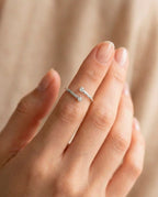 Anel de Falange Ajustável Folheado a Prata ou Ouro 18K com Duas Zircônias