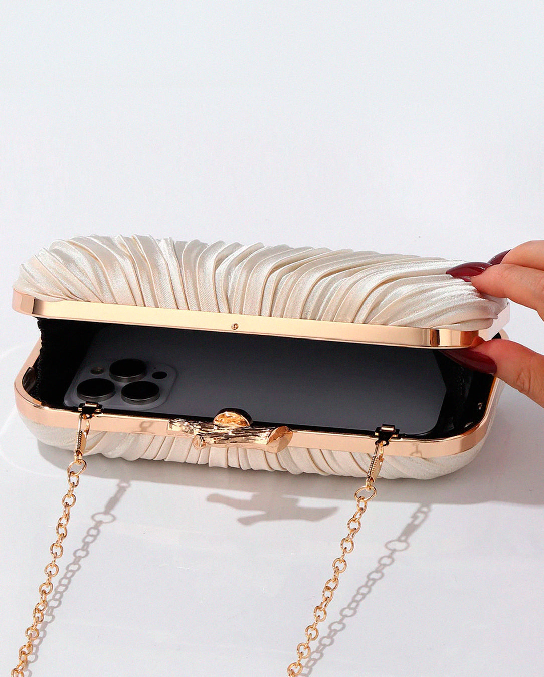 Bolsa Feminina Clutch De Festa Com Acabamento Em Cetim Plissado Bege Dourado
