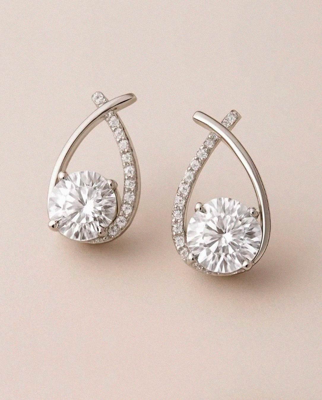 Brinco Brilhante Zircônia Elegante Casual Banhado a Ouro ou Prata