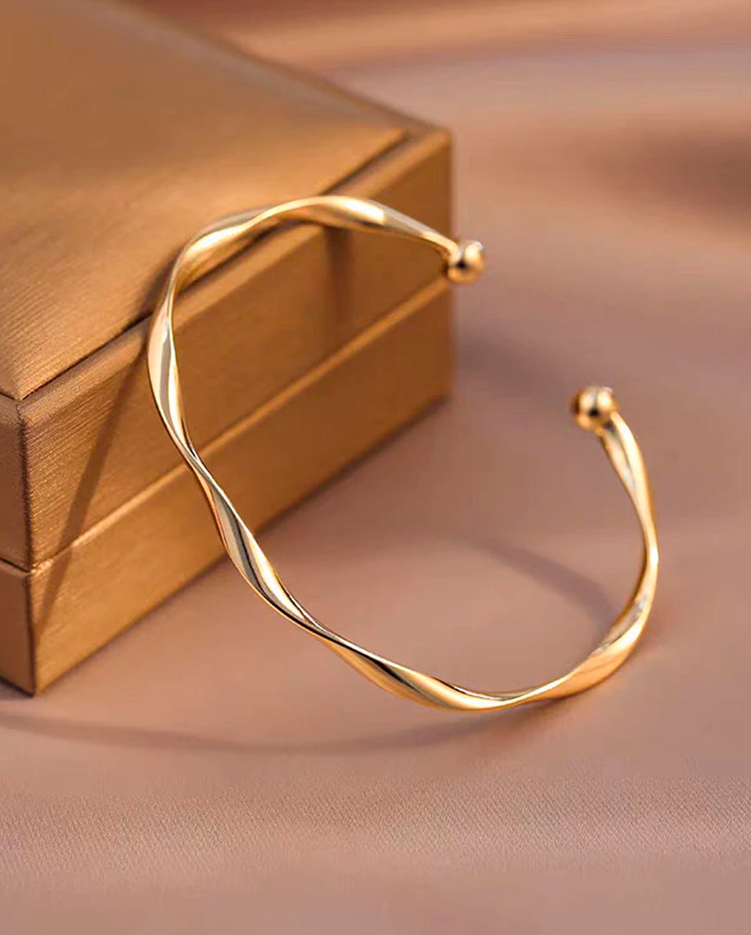 Pulseira Feminina Torcida De Alta Qualidade Banhada A Ouro