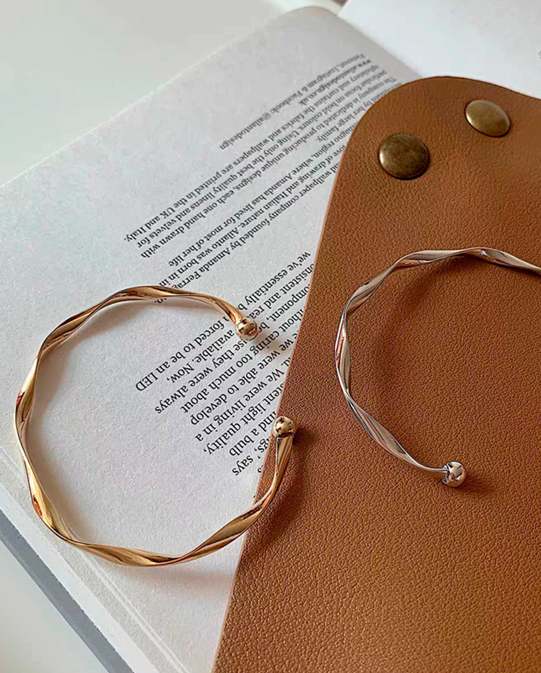 Pulseira Feminina Torcida De Alta Qualidade Banhada A Ouro