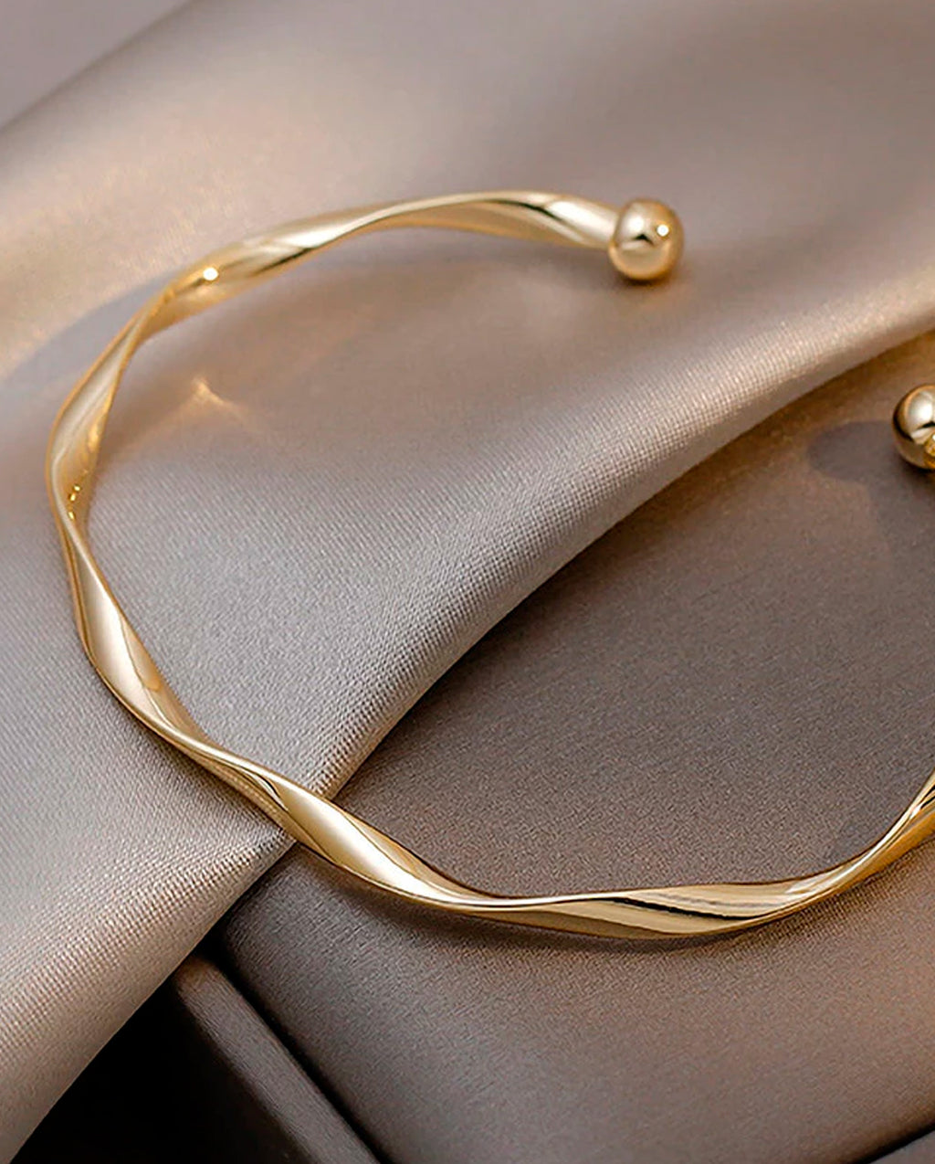Pulseira Feminina Torcida De Alta Qualidade Banhada A Ouro