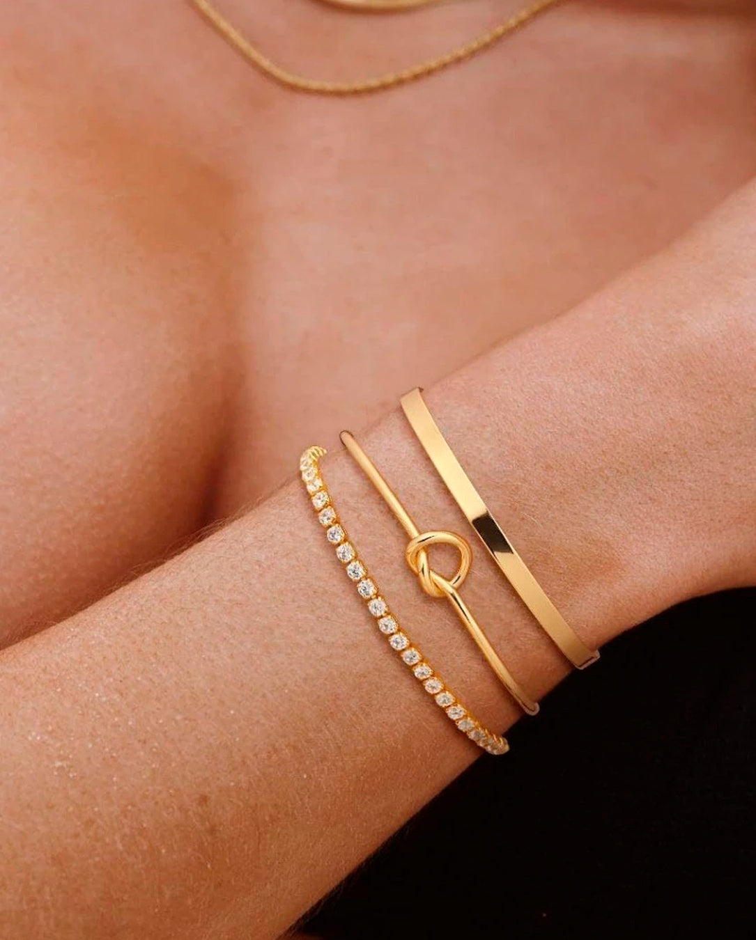 Kit Bracelete Nó Delicado + Bracelete Feminino Liso + Pulseira cravejada de Zircônia Banhada A Ouro 18k