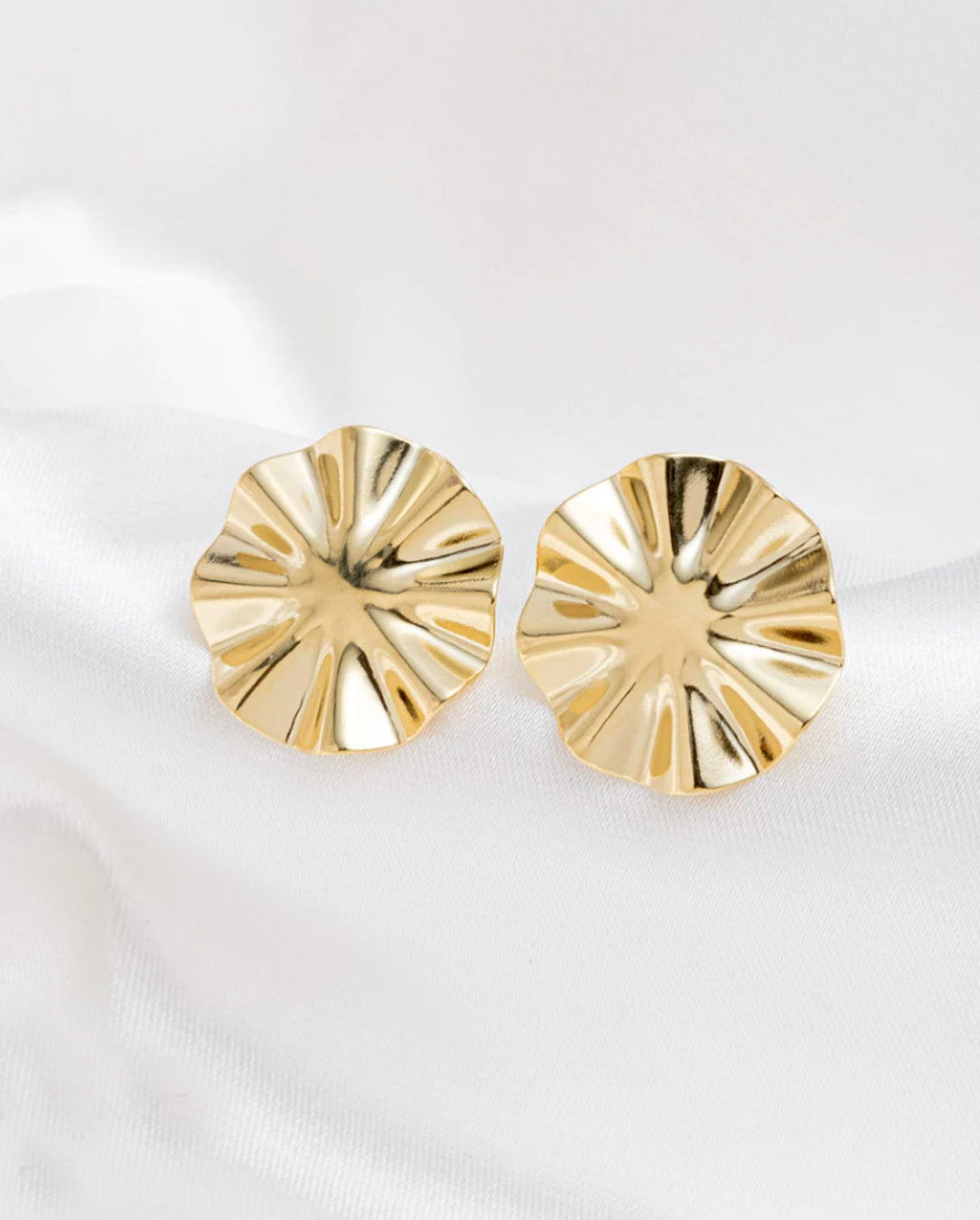 Brinco De Chapa Feminino Redondo Orgânico Banhado a Ouro 18K