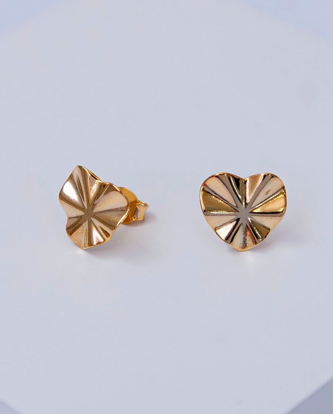Brinco Feminino Folheado a Ouro Coração Orgânico Luxo e Elegante