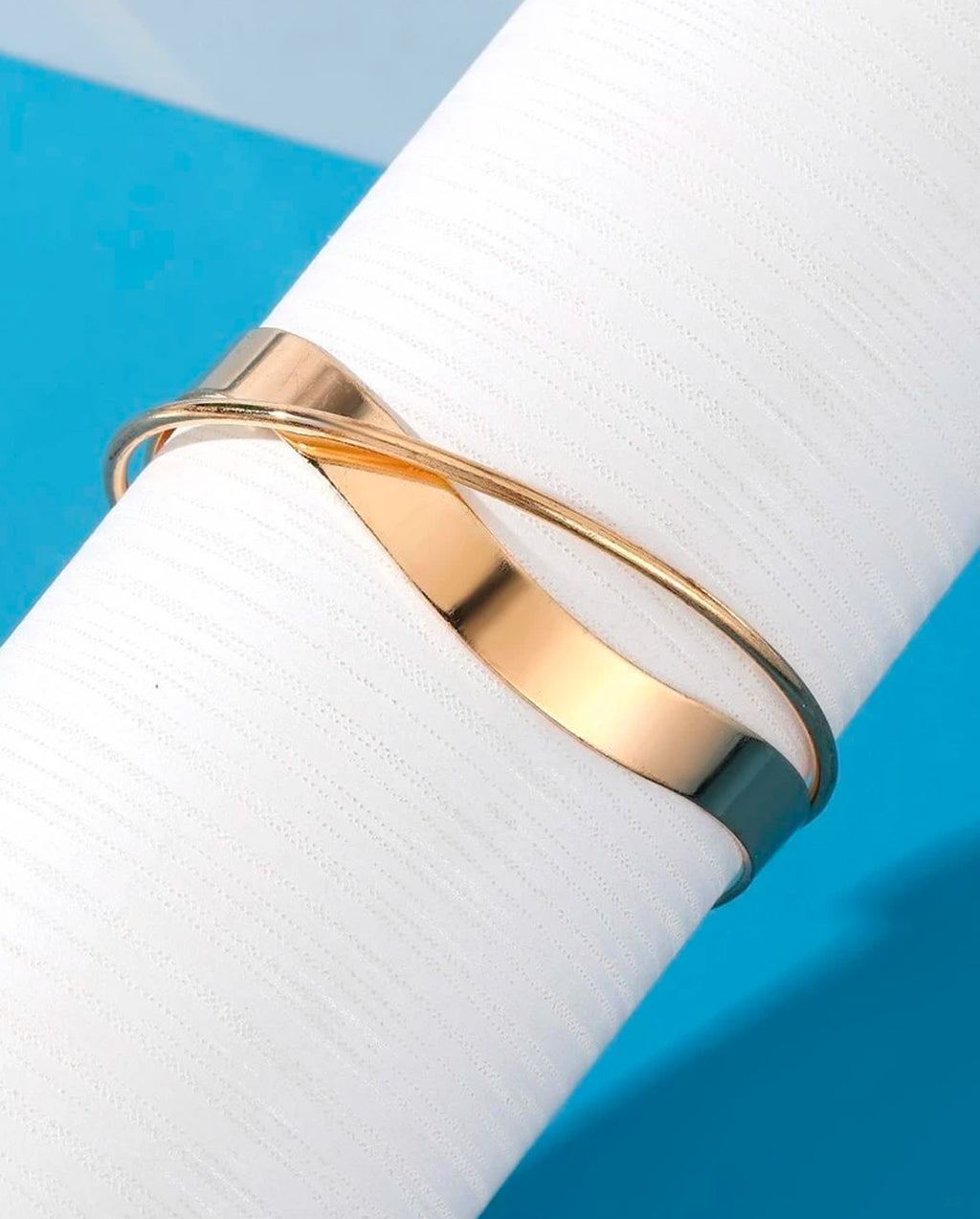 Pulseira Feminina Com Punho De Metal Ondulado Geométrico
