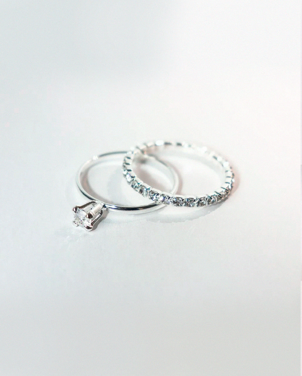 Kit 2 Anéis Banhados a Prata Solitário Zircônia + Aparador de Aliança Cravejado