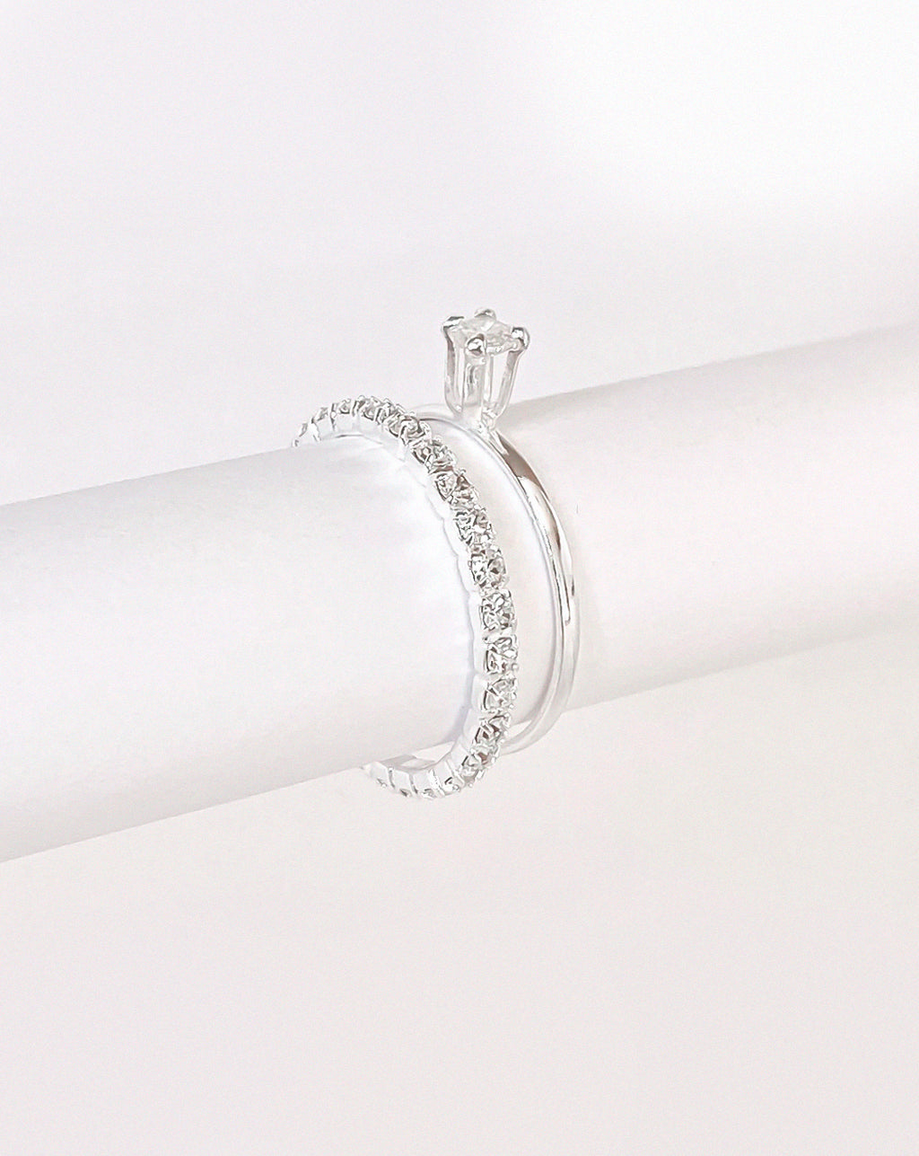 Kit 2 Anéis Banhados a Prata Solitário Zircônia + Aparador de Aliança Cravejado