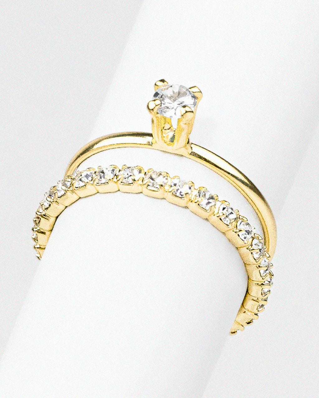 Kit com 2 Anéis Banhados a Ouro 18k Solitário + Aparador Cravejado