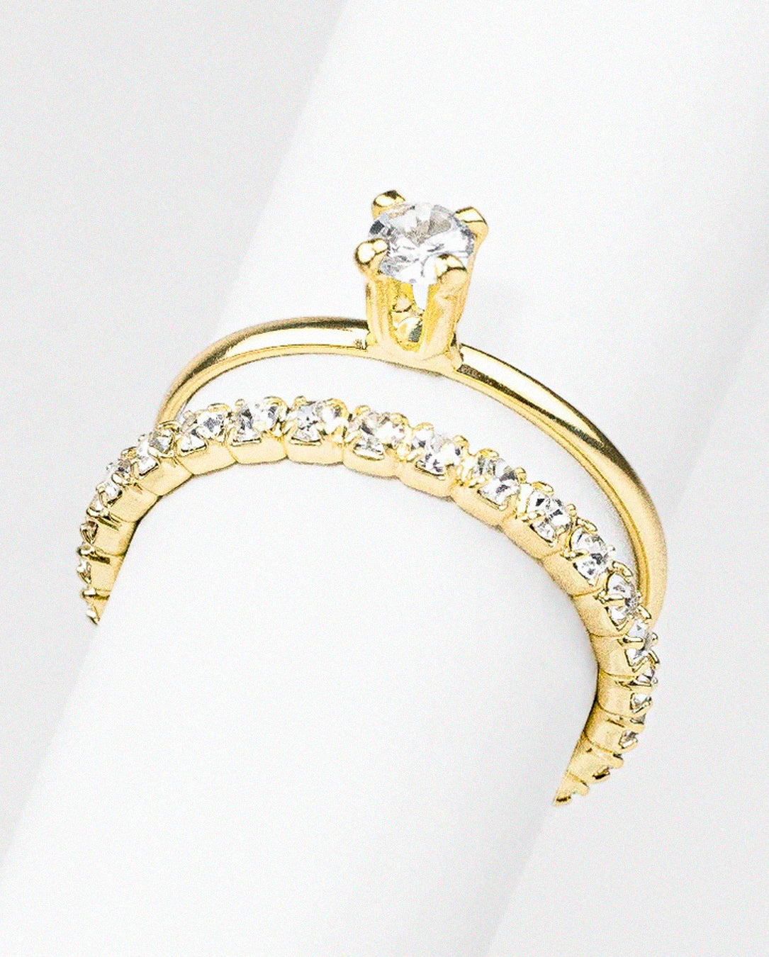 Kit com 2 Anéis Banhados a Ouro 18k Solitário + Aparador Cravejado