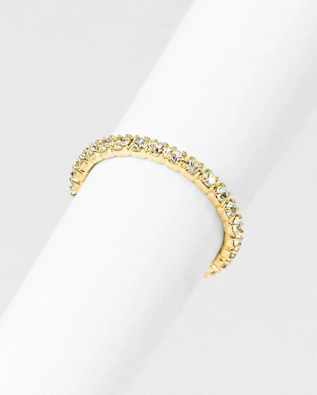 Kit com 2 Anéis Banhados a Ouro 18k Solitário + Aparador Cravejado