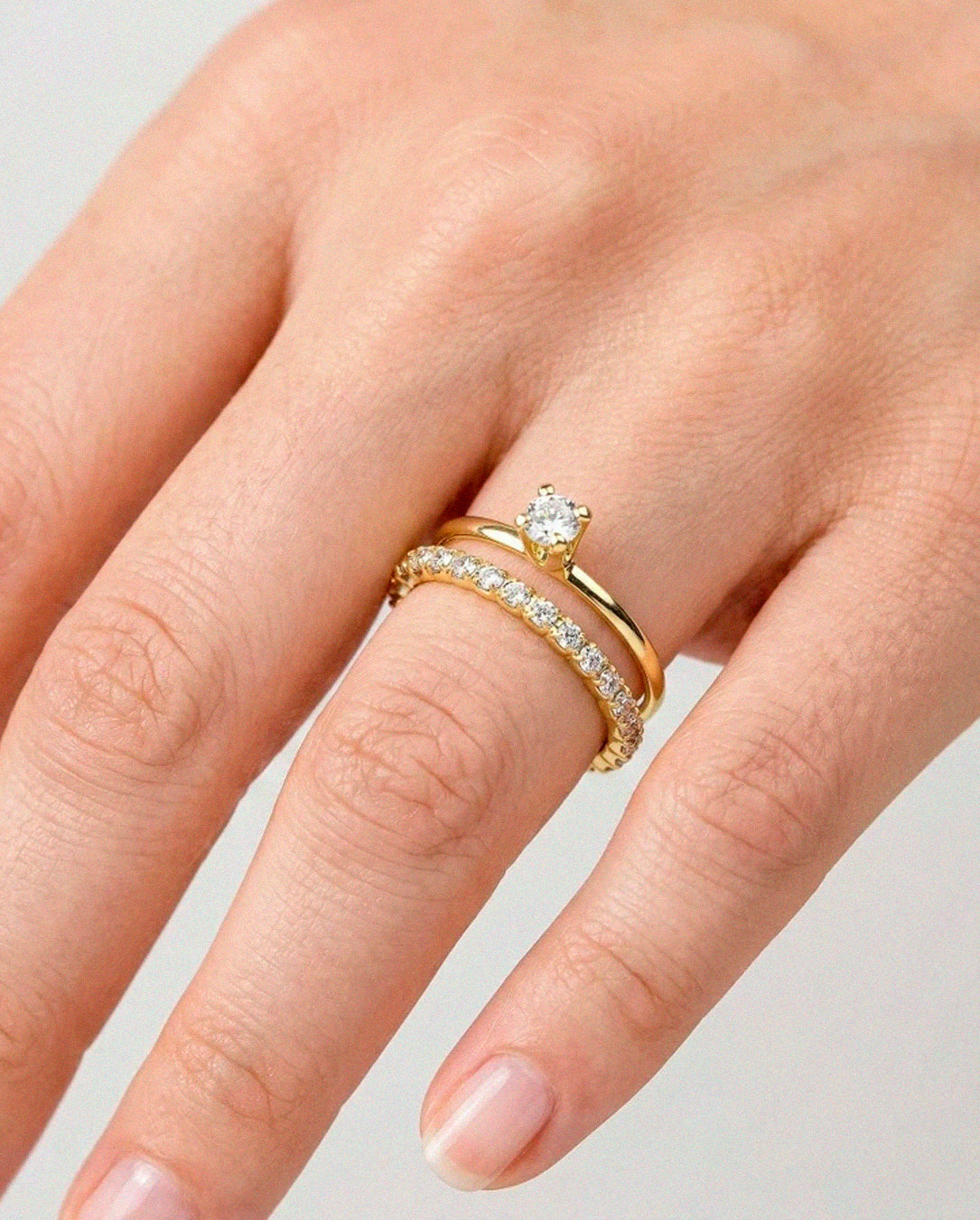 Kit com 2 Anéis Banhados a Ouro 18k Solitário + Aparador Cravejado