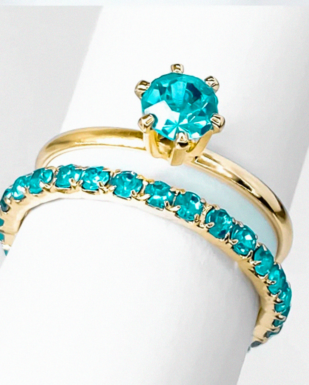Kit 2 Anéis Banhados – Solitário e Aparador com Strass Azul Turquesa