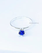 Anel Moeda Antiga Solitário com Zircônia Azul 2mm Banhado a Ouro 18k