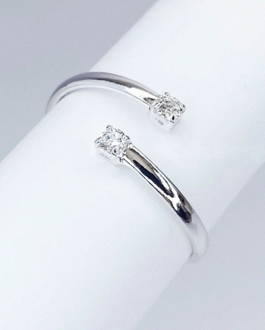 Anel de Falange Ajustável Folheado a Prata ou Ouro 18K com Duas Zircônias