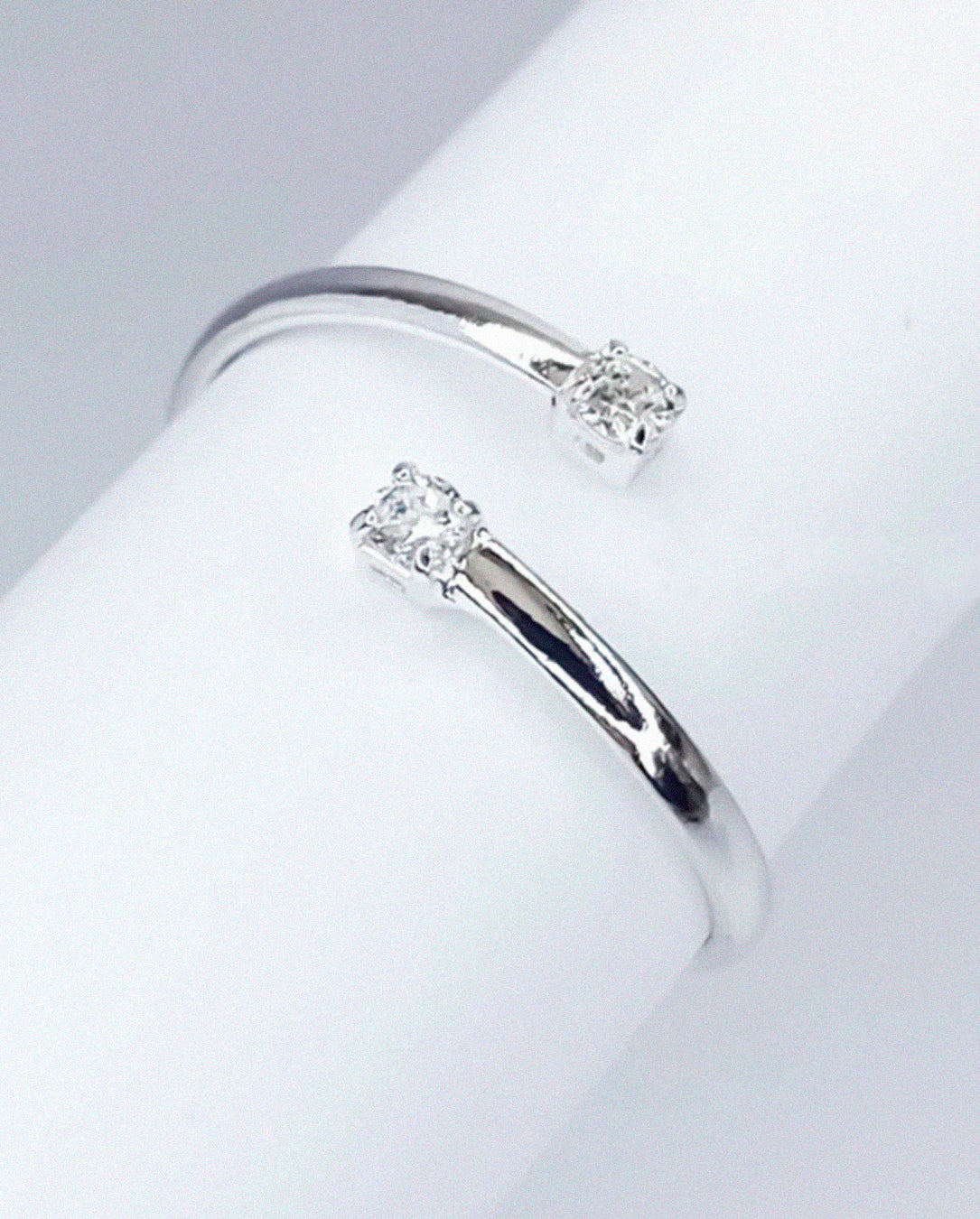 Anel de Falange Ajustável Folheado a Prata ou Ouro 18K com Duas Zircônias