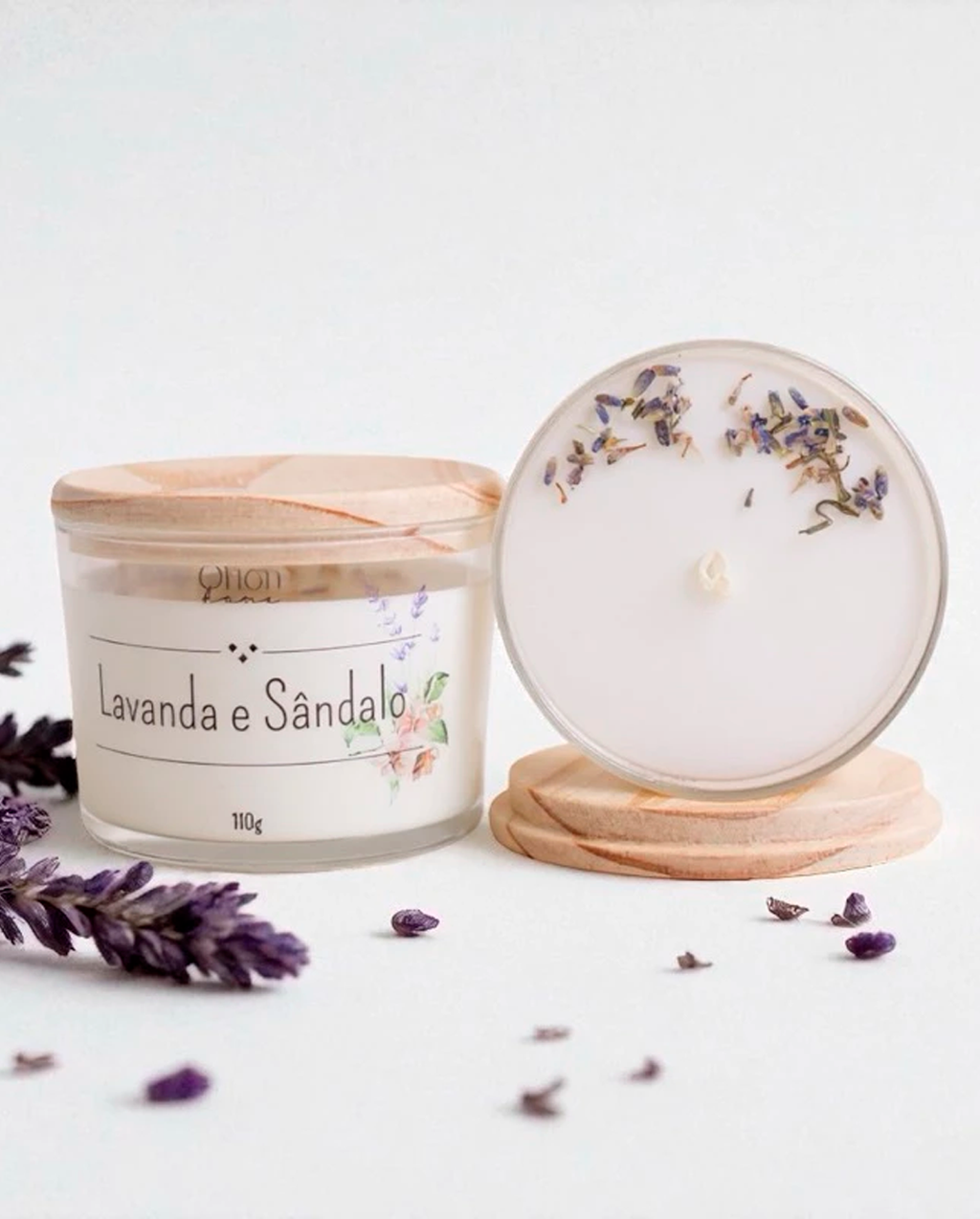 Vela Aromática Artesanal Premium 110g Vários Aromas Com Especiarias E Tampa De Madeira