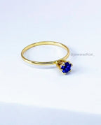Anel Moeda Antiga Solitário com Zircônia Azul 2mm Banhado a Ouro 18k