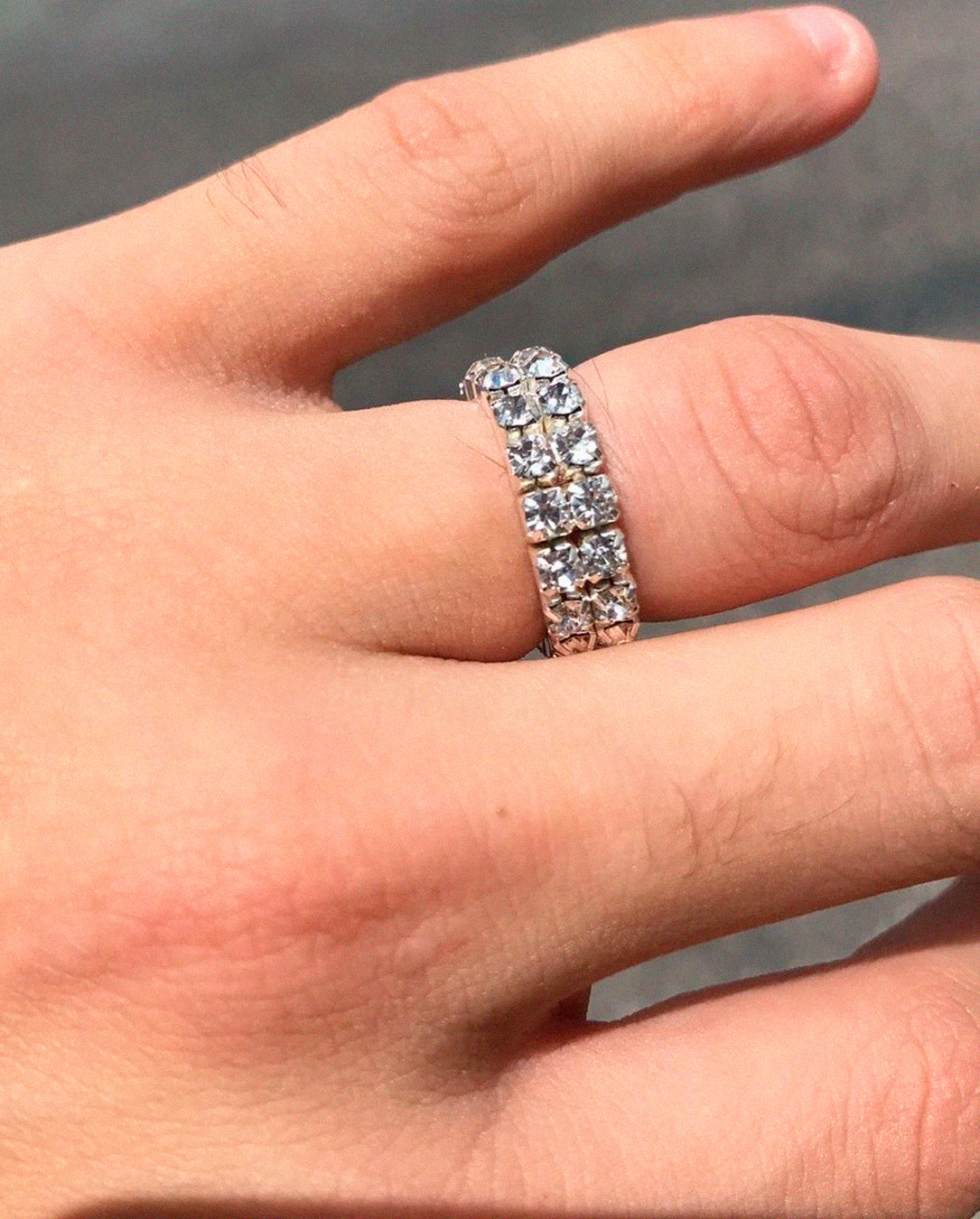 Anel Ice Cravejado em Zircônias Brilhantes – Ajustável e Confortável